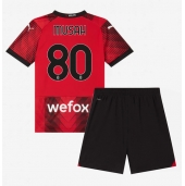 Billige AC Milan Yunus Musah #80 Hjemmebanetrøje Børn 2023-24 Kort ærmer (+ bukser)