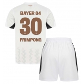 Billige Bayer Leverkusen Jeremie Frimpong #30 Udebanetrøje Børn 2024-25 Kort ærmer (+ bukser)