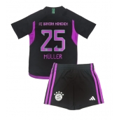 Billige Bayern Munich Thomas Muller #25 Udebanetrøje Børn 2023-24 Kort ærmer (+ bukser)