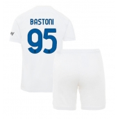 Billige Inter Milan Alessandro Bastoni #95 Udebanetrøje Børn 2023-24 Kort ærmer (+ bukser)