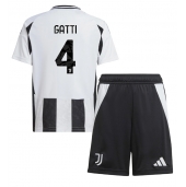 Billige Juventus Federico Gatti #4 Hjemmebanetrøje Børn 2024-25 Kort ærmer (+ bukser)