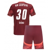 Billige RB Leipzig Benjamin Sesko #30 Udebanetrøje Børn 2024-25 Kort ærmer (+ bukser)